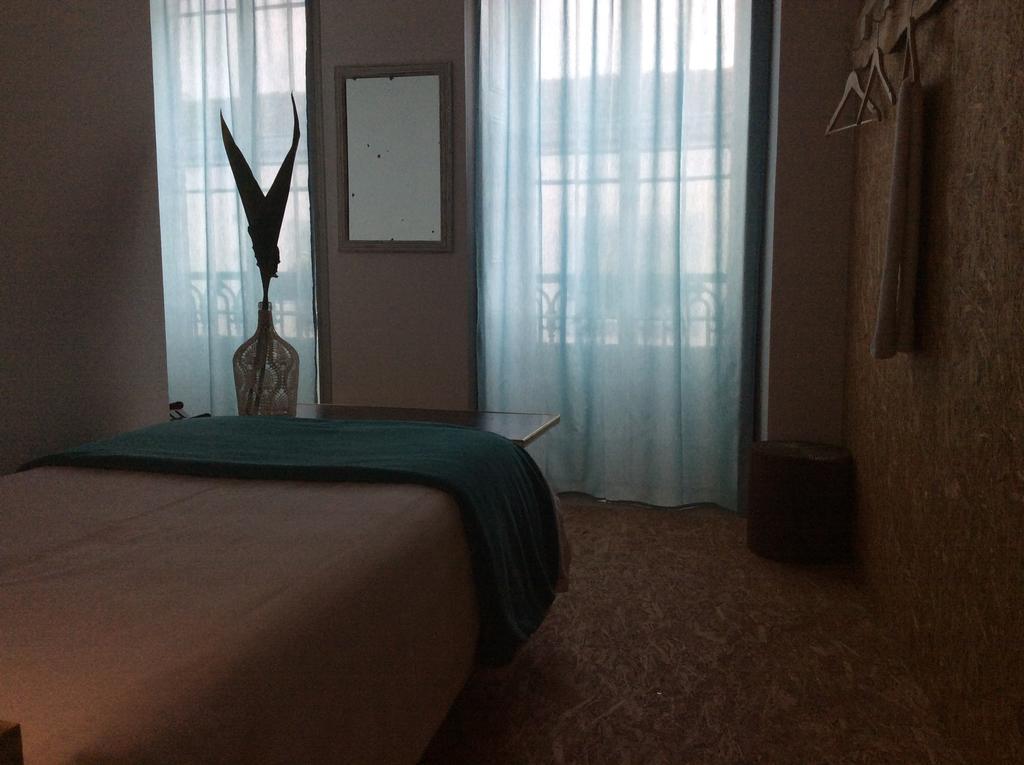 Ponta Delgada Marina Lounge Hostel מראה חיצוני תמונה